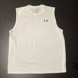 Under Armour Men’s Loose Fit Heat Gear T-shirt, White, Medium.